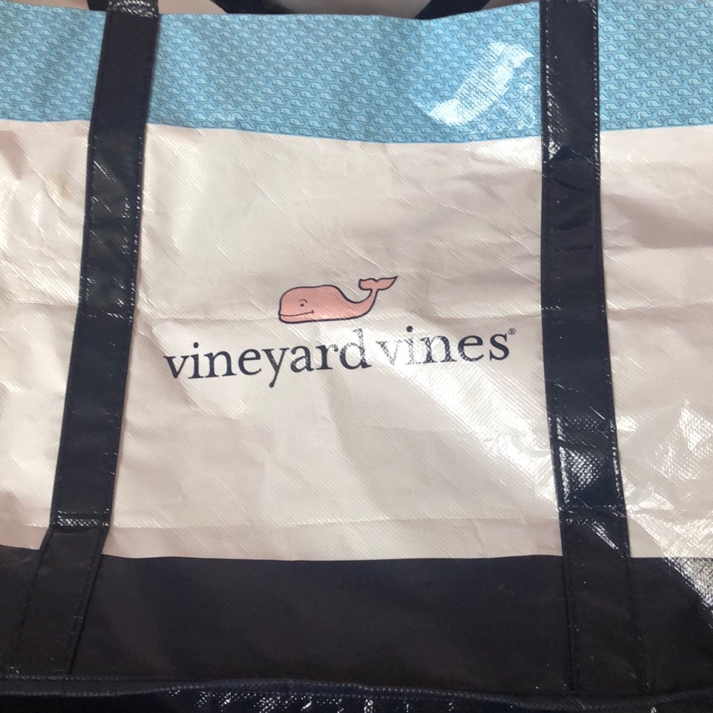 Vineyard wines tote